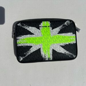 Micheal kors Great Britain purse!